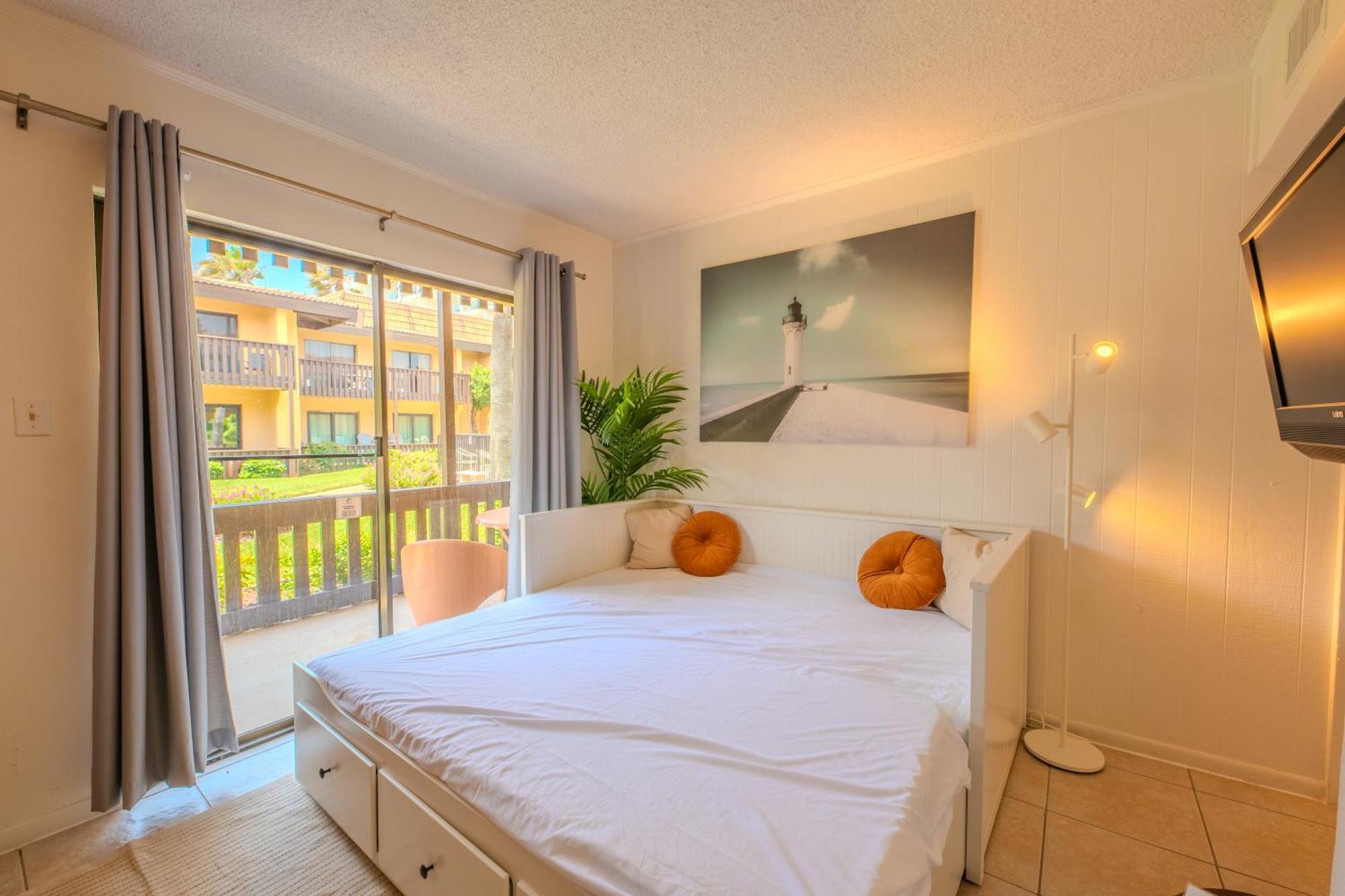 Flamingos Hideaway Stylish 1Br Coastal Escape 155 Apartment Саут Падре Алънд Екстериор снимка